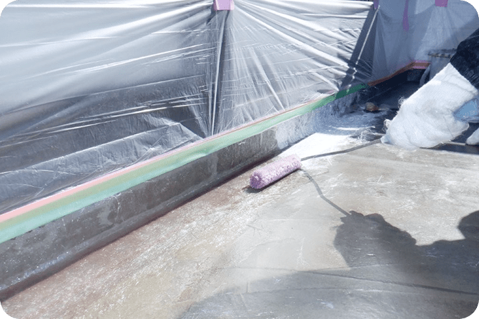 防水工事の様子の写真